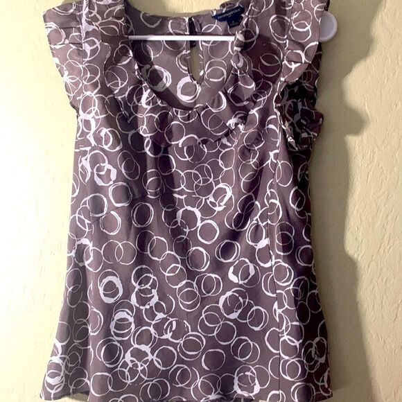 Banana republic sleeveless top - Picture 1 of 3